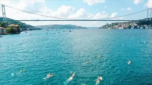 Dünyanın ilk kıtalararası triatlon yarışı İstanbul Boğazında...