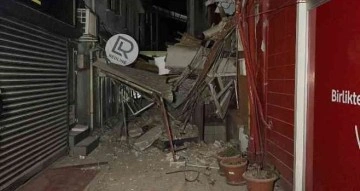 Düzce’de depremin ardından bir iş yeri yıkıldı