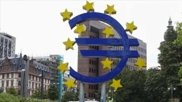 ECB enflasyona dair yukarı y&ouml;nl&uuml; risklerle sıkı para politikasına devam edebilir
