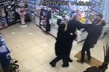 Eczacıya &lsquo;Muadil&rsquo; ila&ccedil; saldırısı kamerada