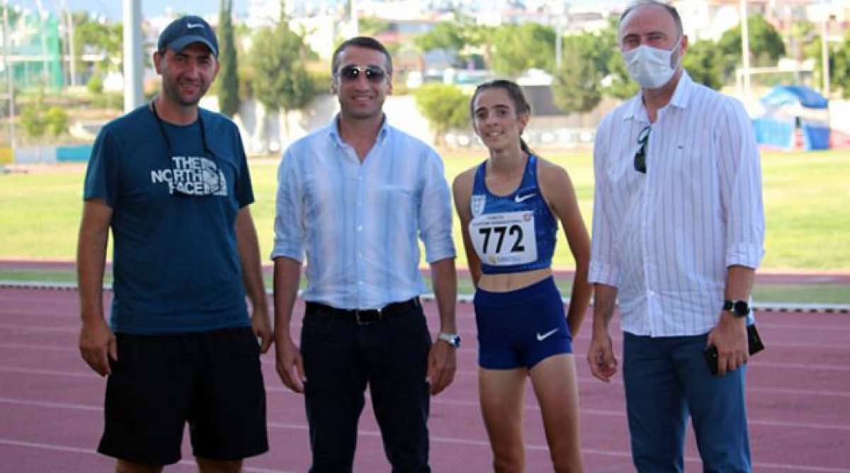 Edanur Tulum, 300 metrede Türkiye rekorunun sahibi oldu