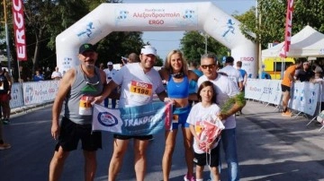 Edirneli atletler geliri Yunanistan'daki afetzedelere bağışlanan maratona katıldı