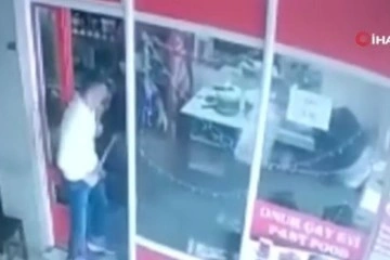 Edremit&rsquo;te sopalı bı&ccedil;aklı kavga iş yerine taştı...