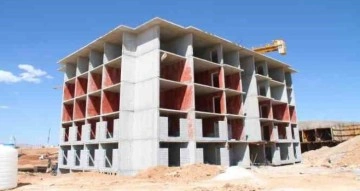 Elazığ’da depremzedeler için yapılan TOKİ konutunun ilk bloğu tamamlandı