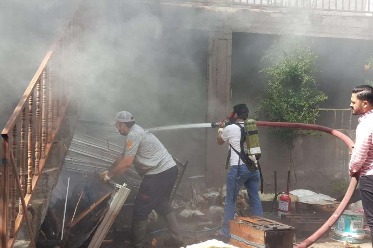Elazığ'da ev yangını: 2 kişi dumandan etkilendi