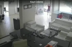Elazığ’da iş yerinin kurşunlama anı güvenlik kamerasında