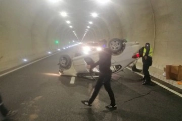 Elazığ&rsquo;da otomobil, t&uuml;nel i&ccedil;erisinde takla attı