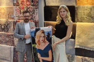 Elles&rsquo;e kendi resmi işlenmiş yeni nesil halı hediye edildi