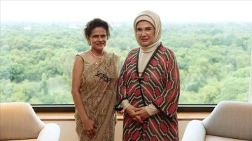 Emine Erdoğan, Hindistan'da kızların eğitimini destekleyen vakfın başkanıyla görüştü