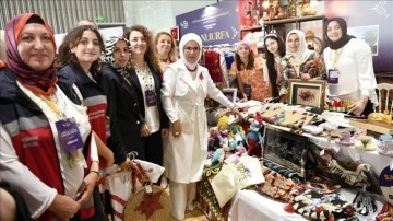 Emine Erdoğan'dan depremzedeler için açılan "Hayır Çarşısı"na destek ziyareti