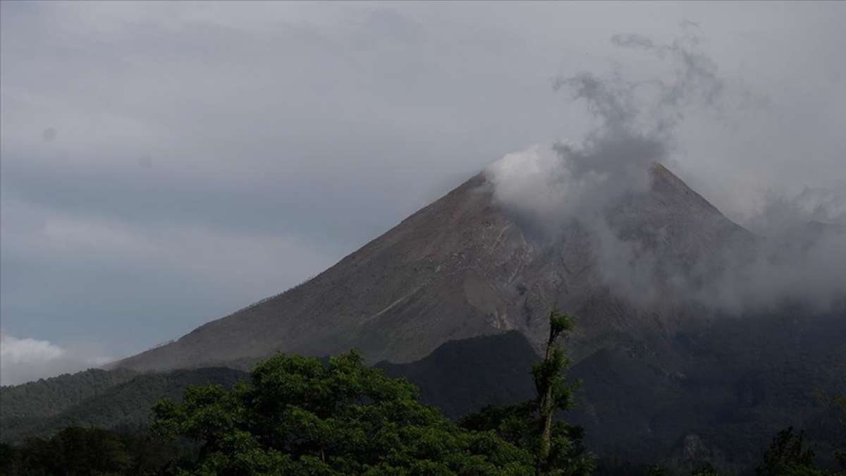 Endonezya Jeofizik Merkezi: Merapi Yanardağı için bölge halkı tetikte olmalı
