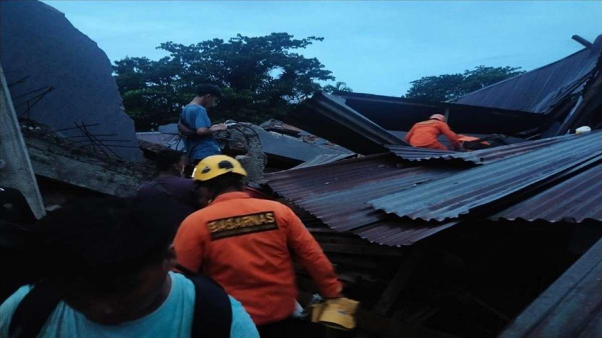Endonezya'da 6,2 büyüklüğünde deprem: 8 ölü