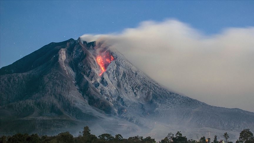 Endonezya'da Ili Lewotolok Yanardağı'nda son 24 saatte 2 patlama oldu