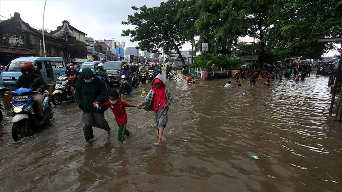 Endonezya'da sel felaketi: 20 ölü