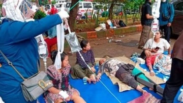 Endonezya'da şiddetli deprem: Yüzlerce ölü ve yaralı var