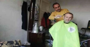 Engelli ve yaşlılara evde tıraş hizmeti devam ediyor