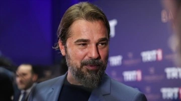 Engin Altan D&uuml;zyatan'a İngiltere'de 'en iyi erkek oyuncu' &ouml;d&uuml;l&uuml; verildi!