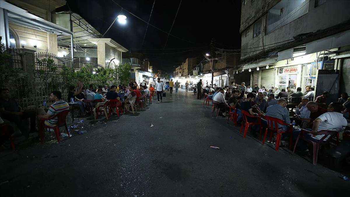 Erbil'de sokak lezzetleriyle ünlü Tacil Mahallesi ramazanda iftardan sahura canlılığını koruyor