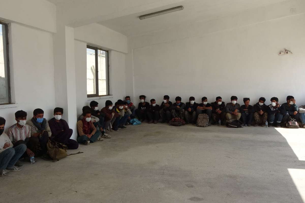 Erciş'te 73 düzensiz göçmen yakalandı