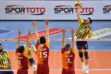 Erkekler voleybolda derbinin kazananı Fenerbah&ccedil;e