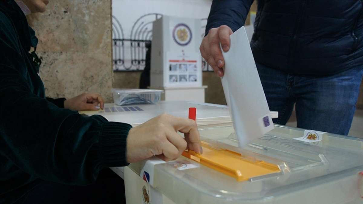 Ermenistan'da Karabağ hezimetinden sonra yarın parlamento seçimi için oy kullanılacak