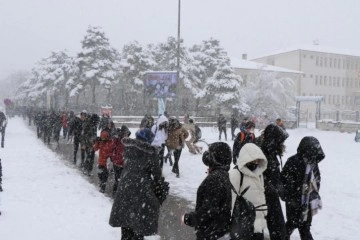 Erzincan'da kar yağışı nedeniyle taşımalı eğitime ara verildi