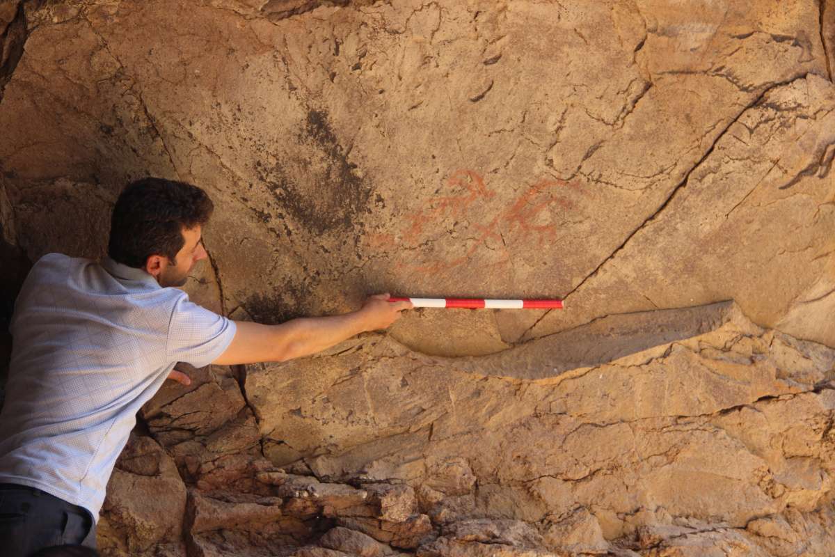 Erzurum'da 8 bin yıllık aşı boyasıyla yapılmış kaya resmi bulundu