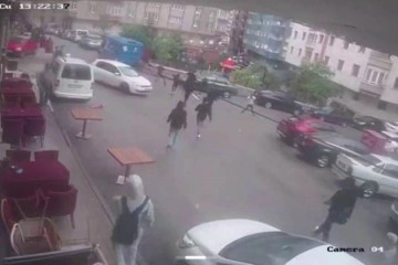 Erzurum’da bıçaklı kavga güvenlik kameralarına yansıdı