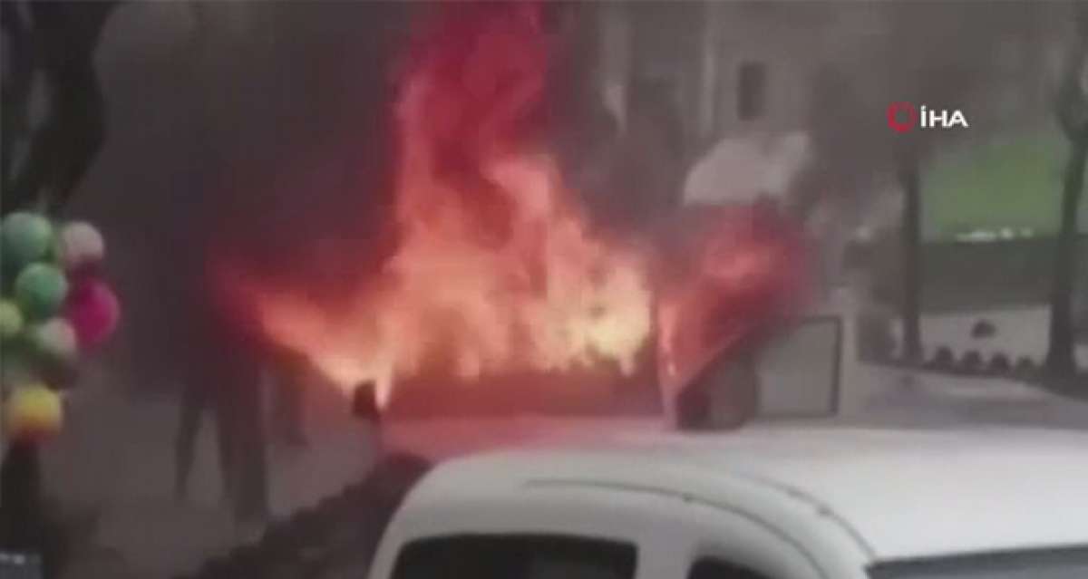 Esenler'de park halindeki araç alev alev yandı