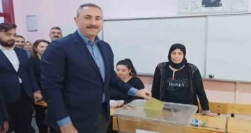 Eski Adalet Bakanı Gül oyunu Gaziantep’te kullandı