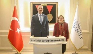Eski Adalet Bakanı Gül'den, Gaziantep Büyükşehir Belediye Başkanı Şahin'e ziyaret