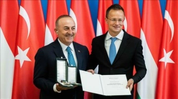 Eski Dışişleri Bakanı Çavuşoğlu'na Macaristan'da "Yıldızlı Liyakat Nişanı" veril