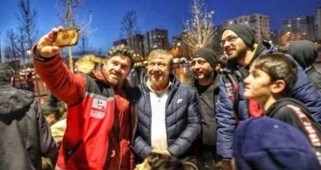 Eski futbolcu Tanju Çolak’tan Diyarbakırlı depremzedelere yardım