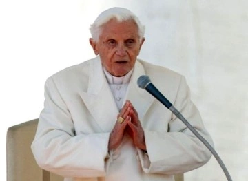 Eski Papa 16. Benediktus, pedofili soruşturmasında yanlış ifade verdiğini kabul etti