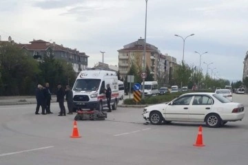 Eskişehir’de motosikletli kurye ile otomobil çarpıştı, 1 yaralı