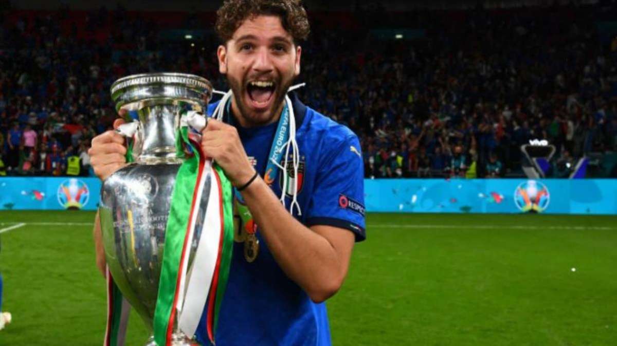 EURO 2020'nin yıldızı Locatelli, Juventus'a transfer oldu