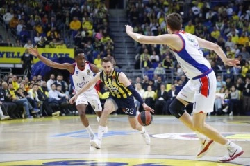 EuroLeague'de T&uuml;rk derbisi! Anadolu Efes'i farklı yenen Fenerbah&ccedil;e Beko play-off'ta