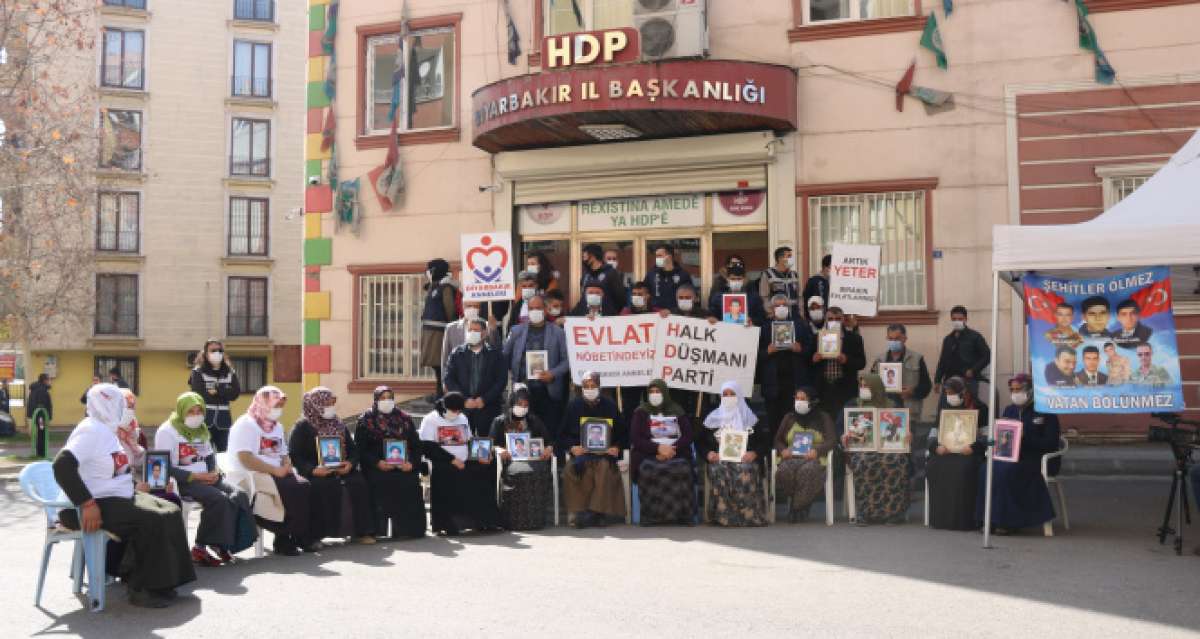 Evlat nöbetindeki ailelerden CHP'li Özel'in ziyaretine tepki