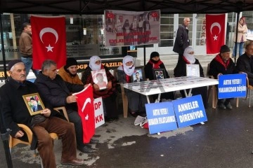 Evlat nöbetindeki anneler İstanbul’daki terör saldırısını kınadı