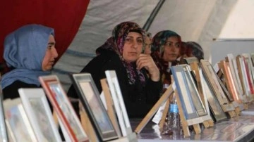 Evlat nöbetindeki annelerden PKK'ya gözdağı!