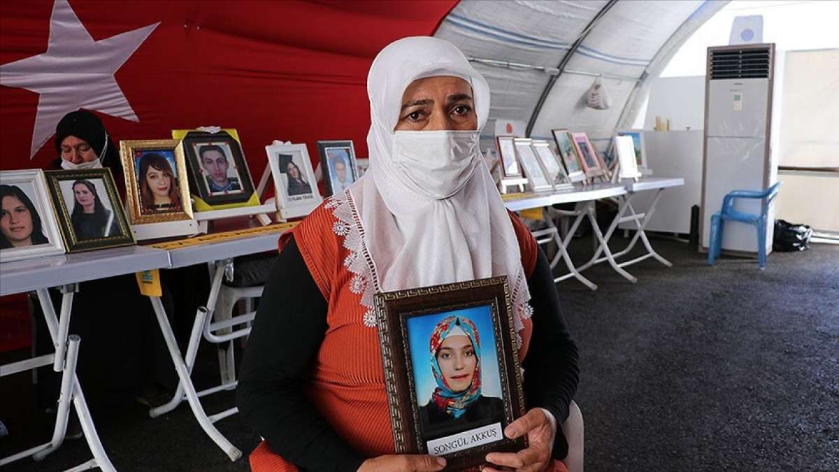 Evlatlarını çocuk yaşta terörün pençesine kaptıran Diyarbakır anneleri 23 Nisan'ı buruk karşılı