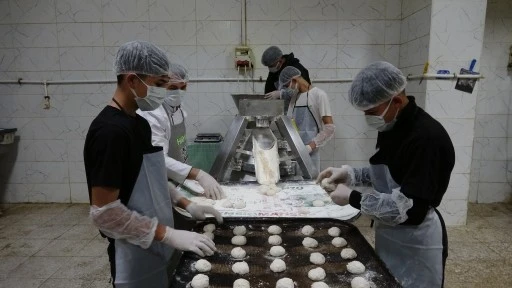 Fabrika gibi çalışan lisenin yıllık cirosu 1,5 milyon