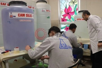 Fabrika gibi lise: 50 farklı hijyen &uuml;r&uuml;n&uuml; &uuml;reten liseden 5 milyon TL ciro