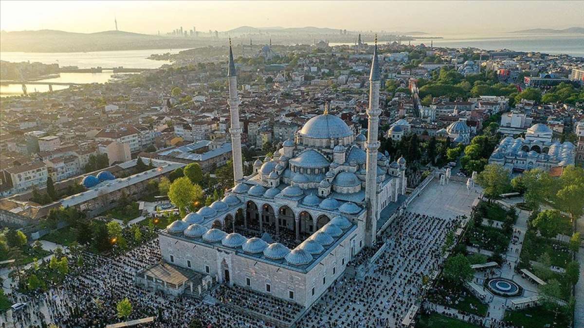 Fatih Sultan Mehmet İstanbul'a fethin başarısına yakışan mimari eserler kazandırdı