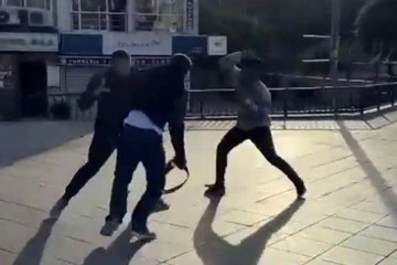 Fatih’te gençlerin kemerli kavgası kamerada
