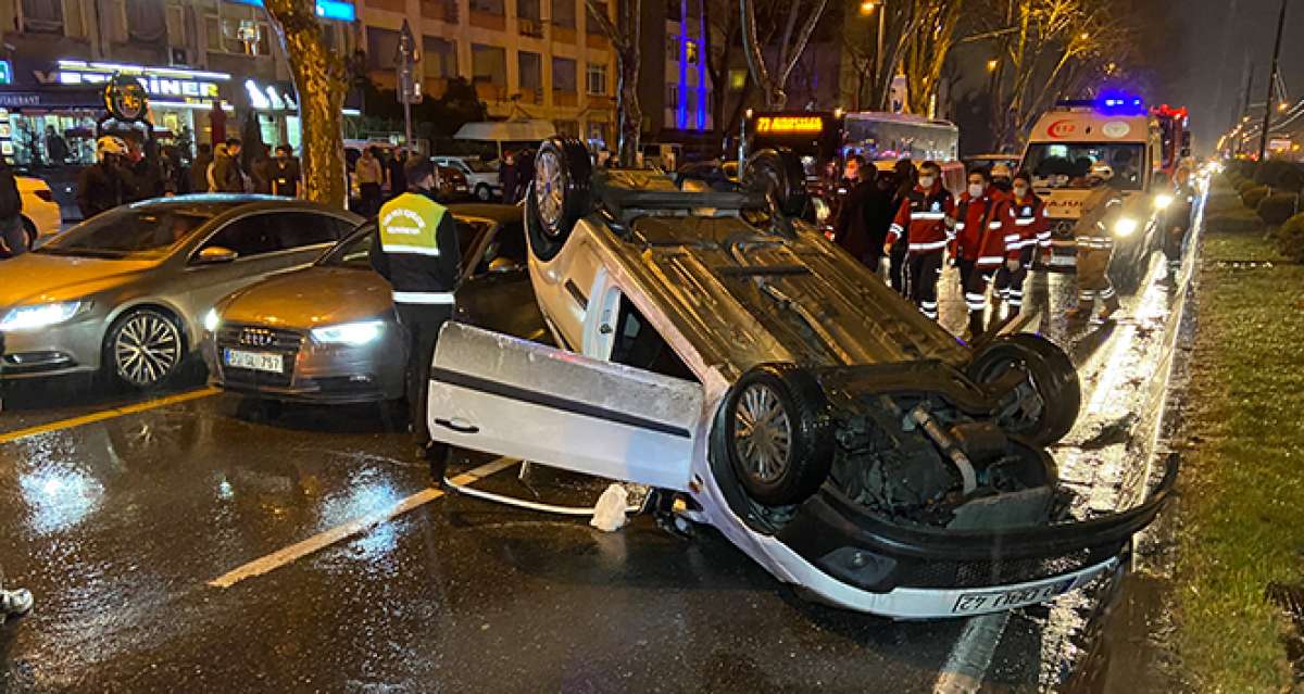 Fatih'te kaza yapan araç takla attı: 1 yaralı