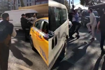 Fatih’te taksici ve yolcu arasında tekmeli yumruklu kavga kameraya yansıdı