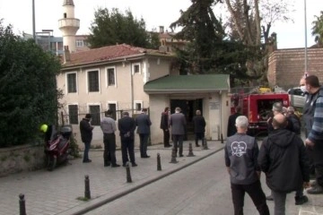 Fatih’te tarihi camide yangın