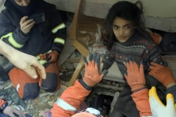 Fatma 84 saat sonra enkazdan kurtarıldı: 'Fatma, çak bir beşlik'