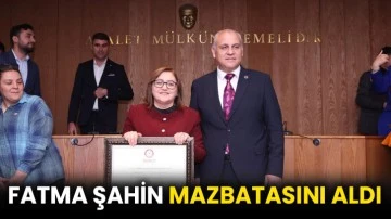 Fatma Şahin mazbatasını aldı